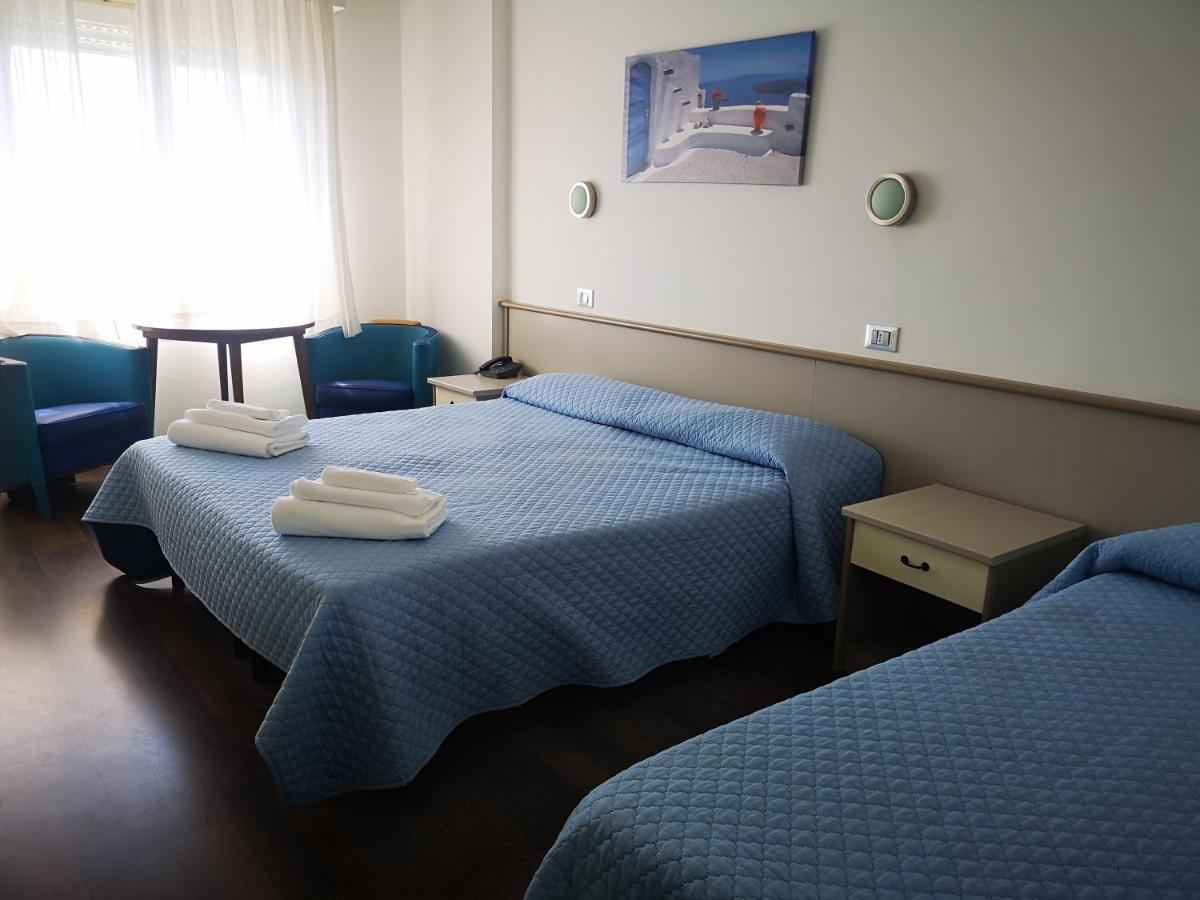 Hotel Marina Челе Лигуре Стая снимка