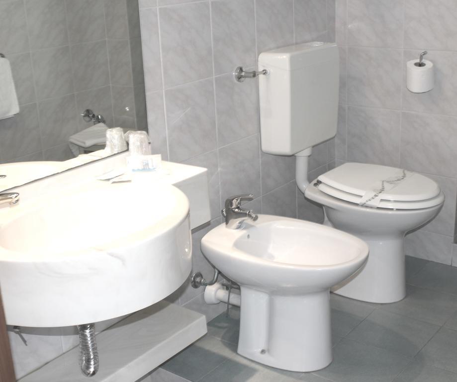Hotel Marina Челе Лигуре Екстериор снимка