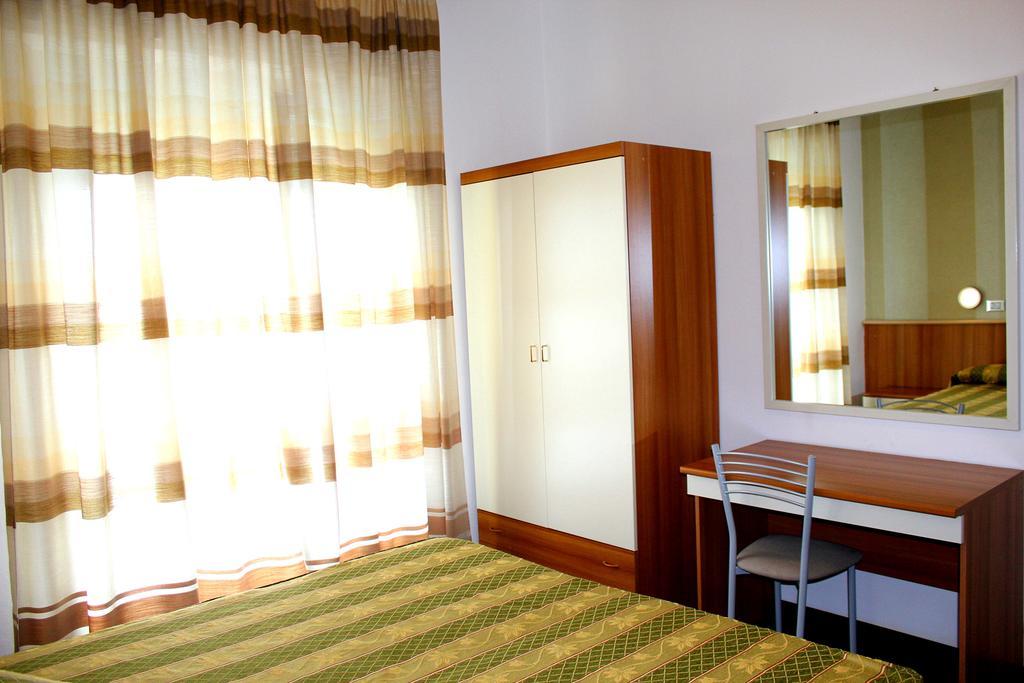 Hotel Marina Челе Лигуре Екстериор снимка