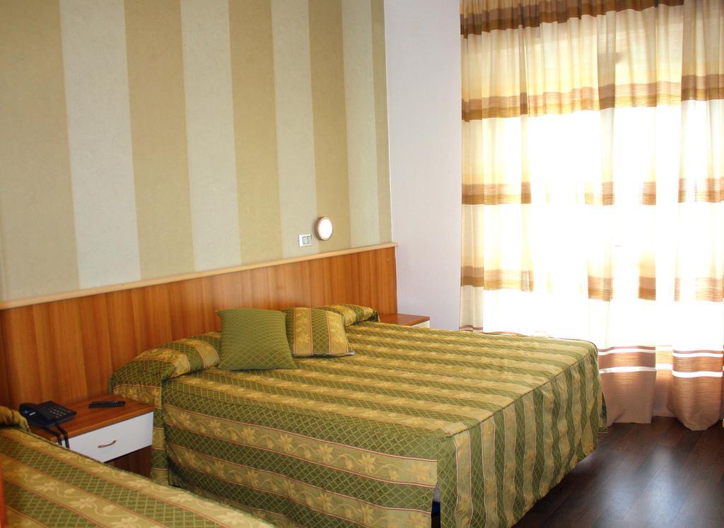Hotel Marina Челе Лигуре Екстериор снимка
